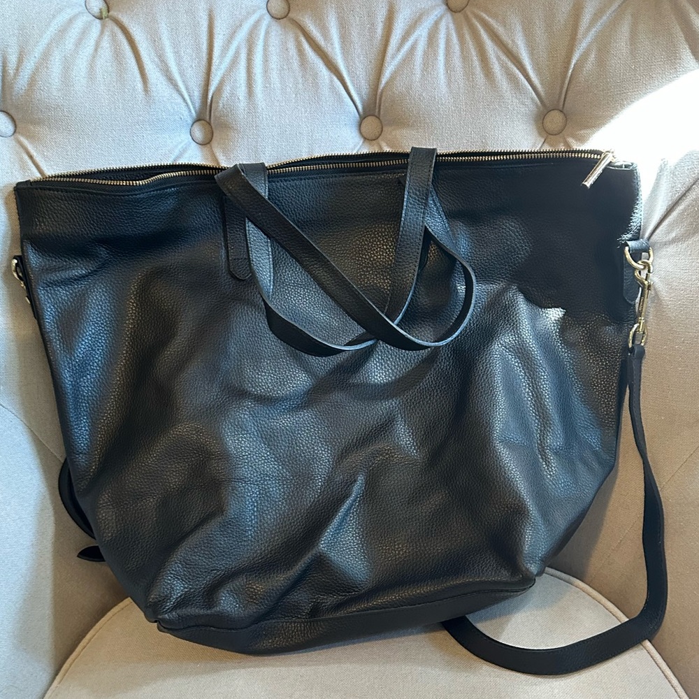 Cuyana Medium Carryall in Black - EXCELLENT condition!